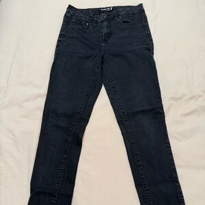 Black Skinny Jeans with Sleek Fit